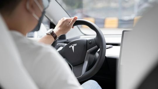 Samochody Tesla – czy warto kupić Teslę z USA?