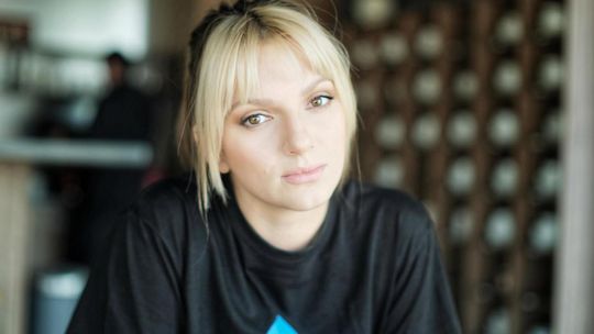 Sarsa prezentuje singiel „Jak w filmie”, który stworzyła tuż po tym, jak przeszła operację uszu