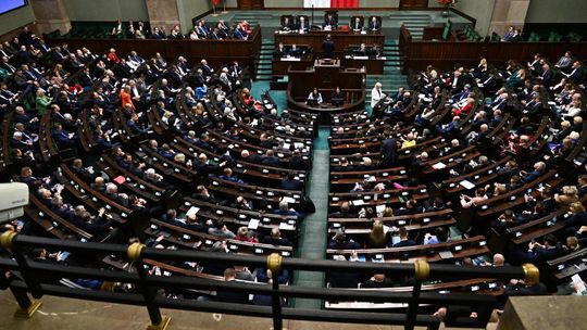 Sejm przyjął uchwałę w sprawie Trybunału Konstytucyjnego
