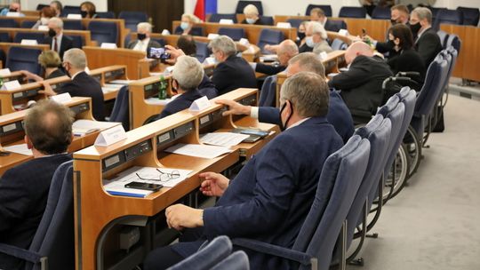 Senat za poprawkami do ustawy o rodzinnym kapitale opiekuńczym