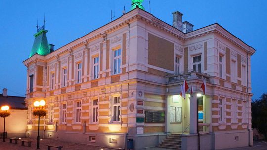 Sesja Rady Miejskiej w Opocznie. W planie raport o gminie, wotum zaufania i absolutorium