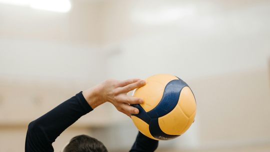 Siatkówka – przepisy dotyczące zagrywki, ataku i bloków
