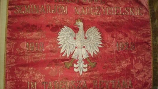 Skarby tomaszowskich placówek: sztandar Seminarium Nauczycielskiego