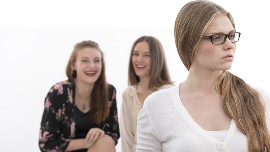 Skracanie dystansu, czy molestowanie?