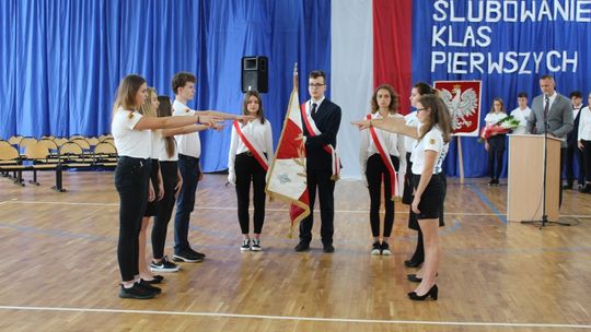 Ślubowanie klas pierwszych i Dzień Patrona w ZSP nr 8