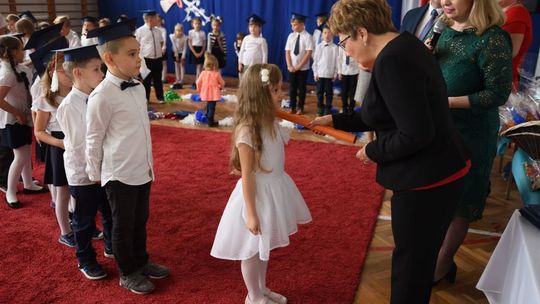 Ślubowanie klas pierwszych w SP Nr 8 -  13 października 2017 r
