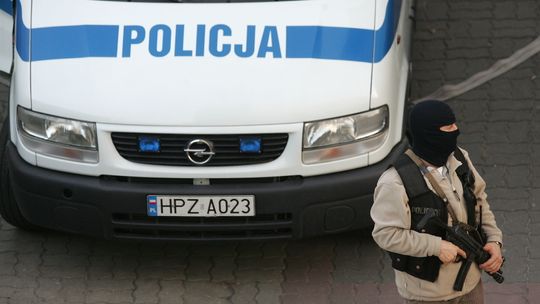 Służby zatrzymały kolejnych podejrzanych w śledztwie dot. grupy wyłudzającej podatek VAT; chodzi o prawie miliard złotych