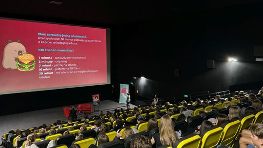 Smartfon nie musi rządzić życiem. W Galerii Tomaszów młodzież rozmawiała o higienie cyfrowej