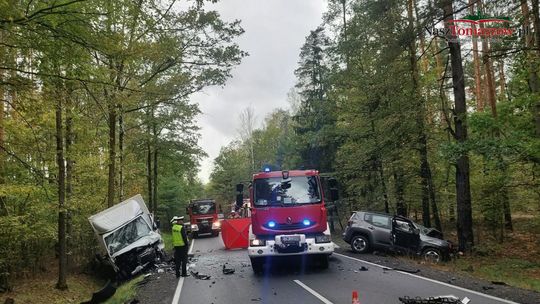 Śmiertelny wypadek na DK48 między Cyganem a Spałą. Droga jest zablokowana