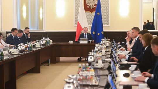 Sondaż: dla 51,4 proc. Polaków priorytetem rządu powinna być walka z rosnącymi cenami