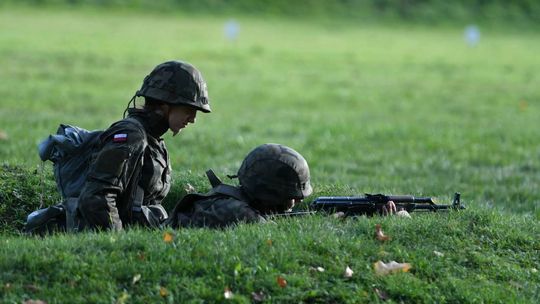 Sondaż IBRiS: 57 proc. respondentów deklaruje zamiar walki w obronie Polski w razie ataku militarnego