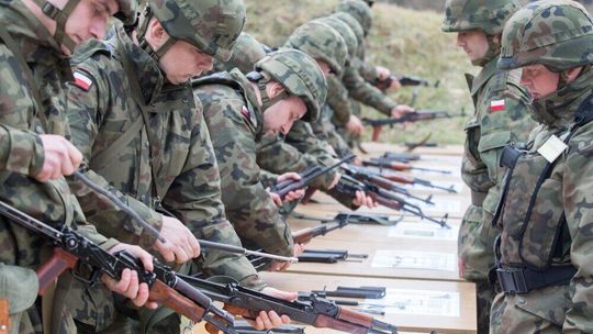 Sondaż: Polacy nie myślą o szkoleniu wojskowym Sondaż: Polacy nie myślą o szkoleniu wojskowym