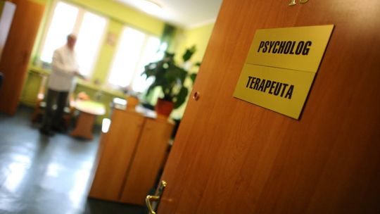Sondaż: stres, inflacja i uzależnienia mają negatywny wpływ na zdrowie psychiczne Polaków
