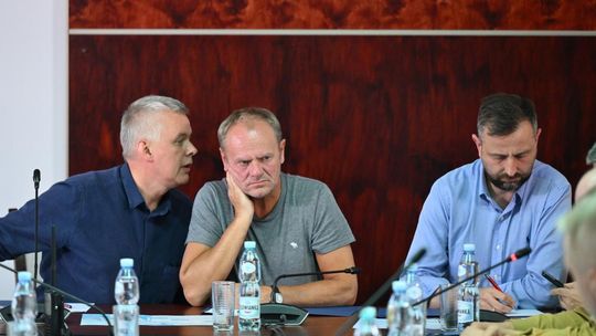 Sondaż: zdaniem 48,8 proc. badanych opozycja nie powinna krytykować rządu w czasie walki z powodzią