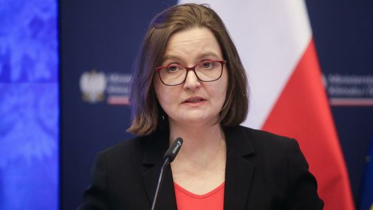 Sowińska: resort klimatu zaproponuje, by do kaucji za butelki i puszki nie był doliczany VAT