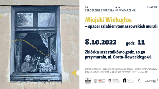 Spacer szklakiem tomaszowskich murali