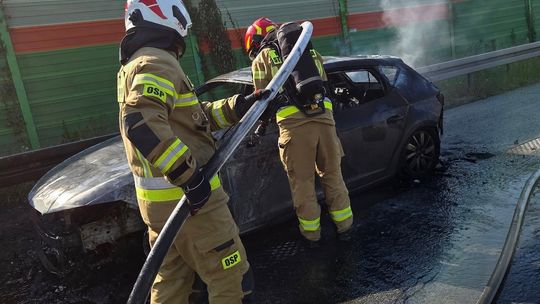 Spłonęło auto na s8