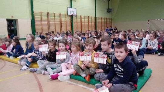 Spotkanie z piłkarzami drużyny Widzewa Łódź w Szkole Podstawowej nr 6