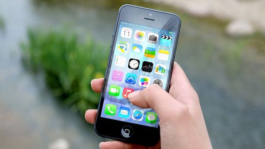 Stracił 28 tys. zł po instalacji aplikacji na telefonie