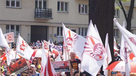 Strajk nauczycieli. Egzaminy w Tomaszowie niezagrożone
