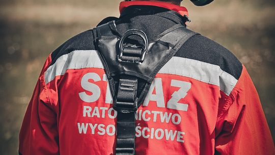 Strażacy PSP i żołnierze 7 Dywizjonu Lotniczego trenują ratownictwo w Nowym Glinniku Strażacy PSP i żołnierze 7 Dywizjonu Lotniczego trenują ratownictwo w Nowym Glinniku