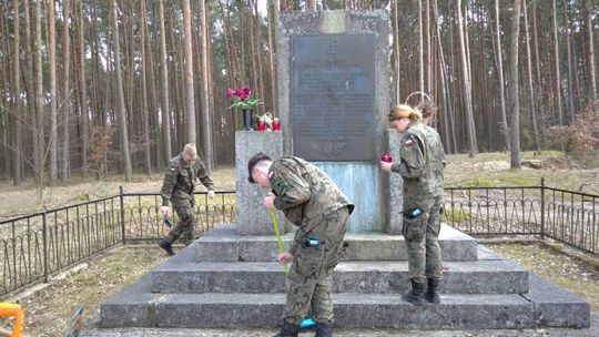 Strzelcy z Jednostki Strzeleckiej 1002 działają, pomimo ograniczeń wynikających z pandemii