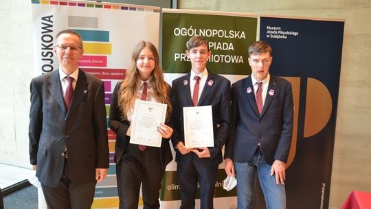 Sukces uczniów II Liceum Ogólnokształcącego w olimpiadzie historycznej