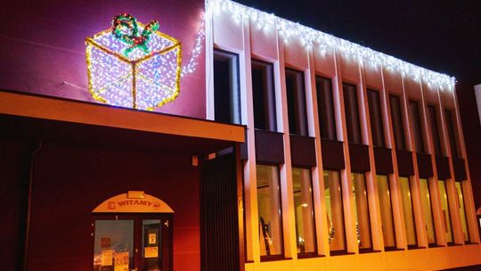 Świąteczna iluminacja świetlna w Powiatowym Centrum Animacji Społecznej