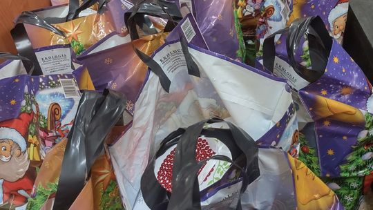 Świąteczne paczki trafiły do tomaszowskich seniorów