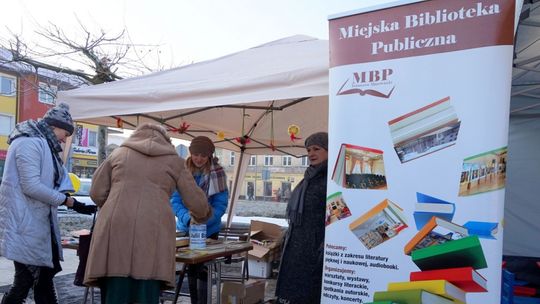 Świąteczny kiermasz książek w Bibliotece