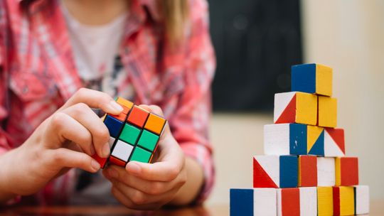 Światowy Dzień Kostki Rubika – genialna prostota, która podbiła świat