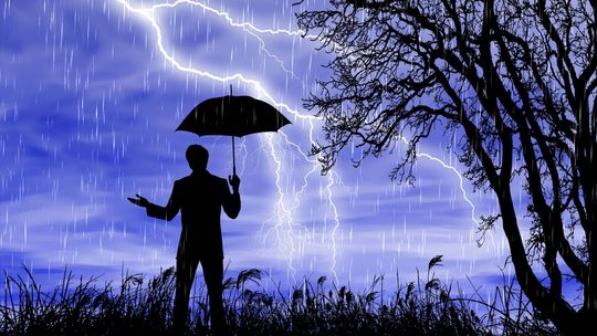 Synoptyk IMGW: groźne burze możliwe na zachodzie, największy upadł na wschodzie