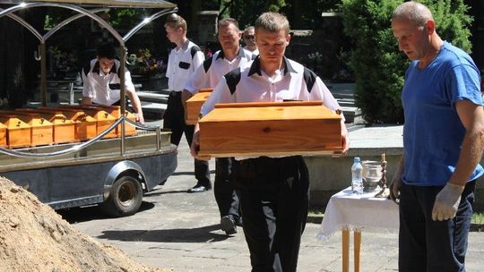 Szczątki sowieckich żolnierzy trafiły na cmentarz