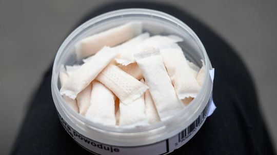 Szefowa MZ: woreczki z syntetyczną nikotyną będą zakazane