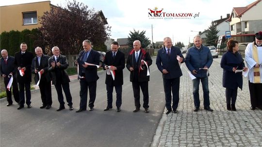 Szkoła po modernizacji, droga po remoncie