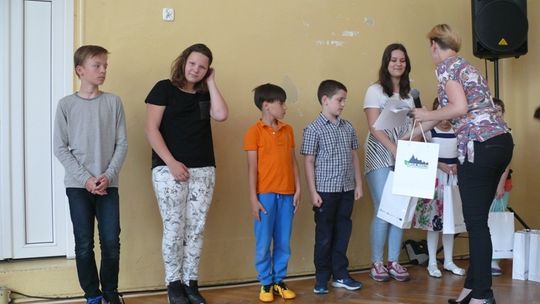 Szkoła Podstawowa nr 12 z nową tablicą multimedialną