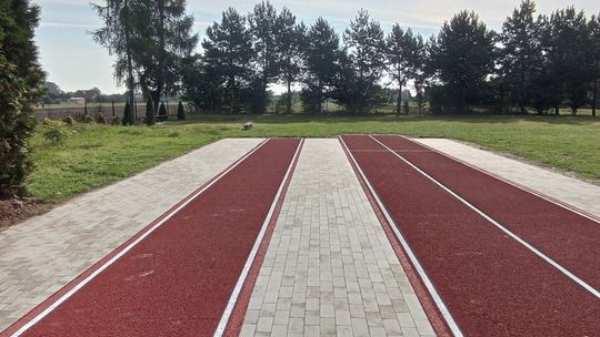 Szkoła Publiczna w Glinniku z nową bieżnią
