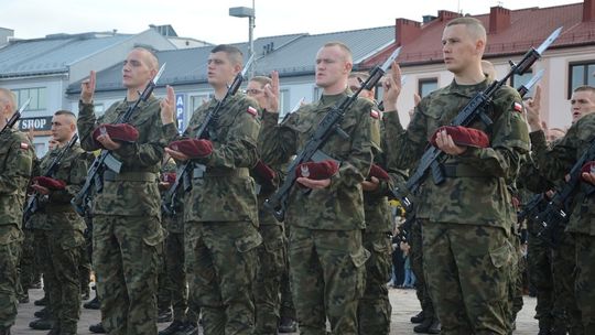 Takiej przysięgi jeszcze u nas nie było. Ślubowali ochotnicy