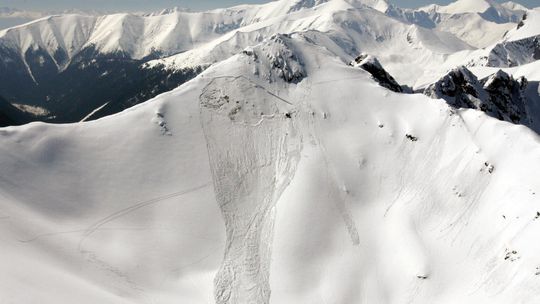 Tatry: do trzeciego stopnia wzrosło zagrożenie lawinowe