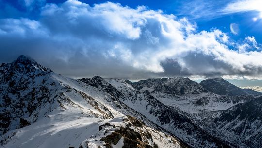 Tatry/ Drugi stopień zagrożenia lawinowego; w górach inwersja