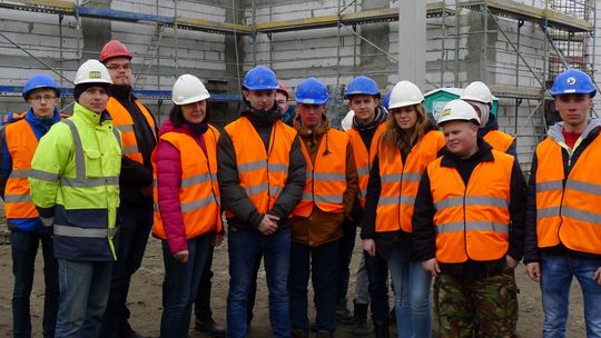 Technicy na budowie Galerii Tomaszów
