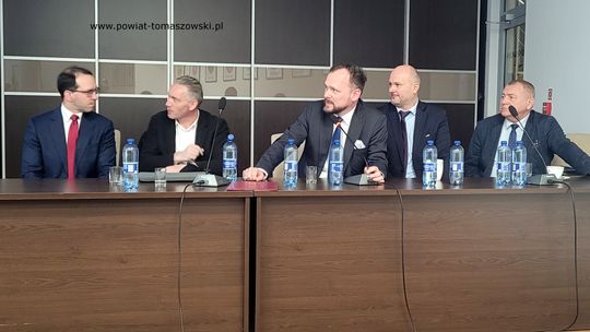 Telefon za tysiąc, mieszkanie na koszt spółki. Złoty kontrakt prezesa TCZ