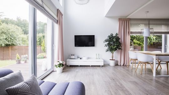 Telewizor do salonu – jaką przekątną ekranu wybrać?