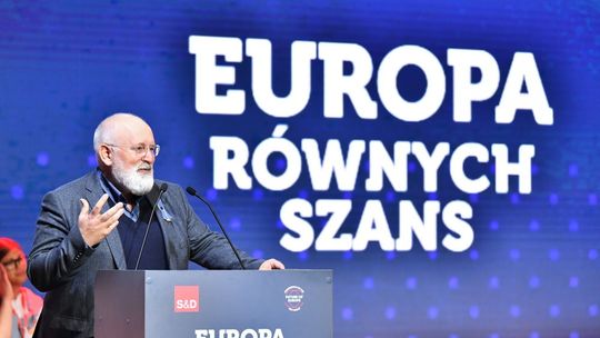 Timmermans: świat patrzy na Polskę z podziwem przez ostatnie sto dni