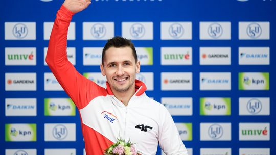 Tłumy kibiców na zawodach PŚ w łyżwiarstwie szybkim 