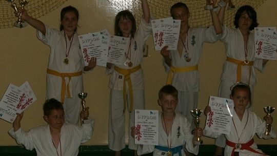 Tomaszów karate stoi