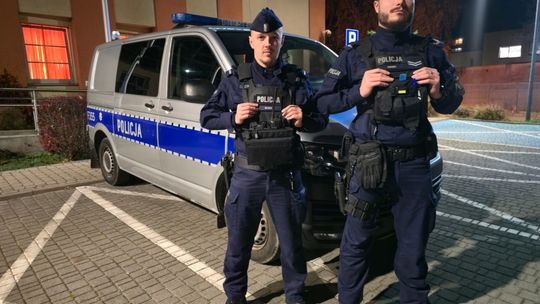 Tomaszów: policjanci wyważyli drzwi i uratowali 79‑latkę