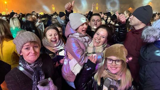 Tomaszowianie bawili się na miejskim Sylwestrze na Placu Kościuszki