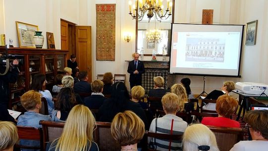 Tomaszowska "Dwunastka" w partnerstwie szkół "Rodzina Polonijna" - projekt "Razem Dla Edukacji".