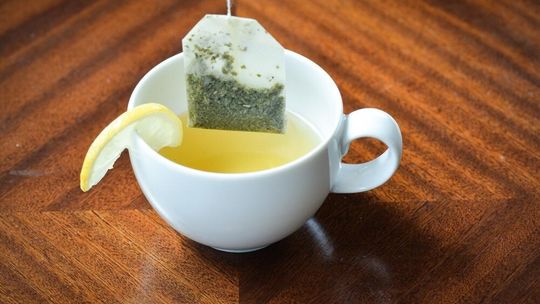 Torebki od herbaty w czasie parzenia emitują mikroplastik